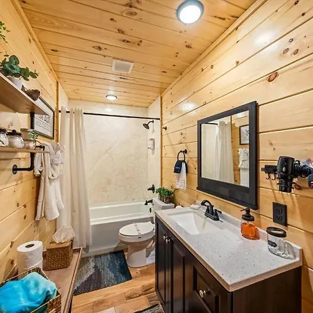 Luxury 4Br Cabin In Gatlinburg With Views Hot Tub With Private Deck Game Room Most Popular Coffee Bar Perfect For Family Getaway Tennis Courts Infant Crib And Karaoke System Exterior photo