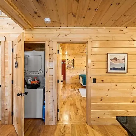Luxury 4Br Cabin In Gatlinburg With Views Hot Tub With Private Deck Game Room Most Popular Coffee Bar Perfect For Family Getaway Tennis Courts Infant Crib And Karaoke System Exterior photo