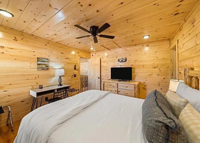 Luxury 4Br Cabin In Gatlinburg With Views Hot Tub With Private Deck Game Room Most Popular Coffee Bar Perfect For Family Getaway Tennis Courts Infant Crib And Karaoke System